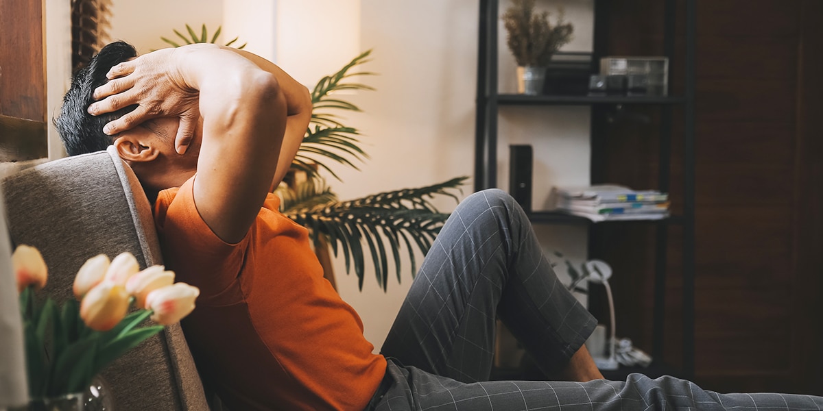 man having difficulty focusing, being scatterbrained.