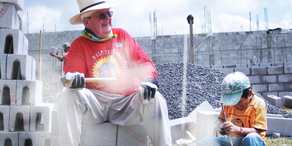 St. Francis Builds (SFB) volunteer Ed Kelly fell in love with the ministry later in life and went on six SFB trips
after turning 80. Here, he works alongside a mason’s 10-year-old son on an SFB trip to Sololá, Guatemala.